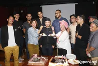Foto Maliq and D Essentials