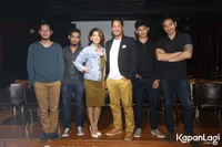 Foto Maliq and D Essentials