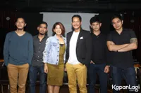 Foto Maliq and D Essentials