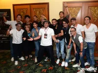 Foto Maliq and D Essentials