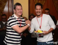 Foto Maliq and D Essentials