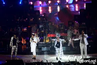 Foto Maliq and D Essentials