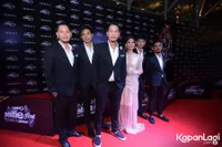 Foto Maliq and D Essentials