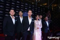 Foto Maliq and D Essentials