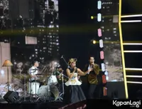 Foto Maliq and D Essentials