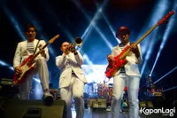 Foto Maliq and D Essentials