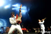 Foto Maliq and D Essentials