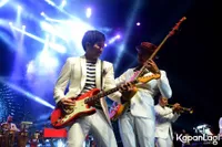 Foto Maliq and D Essentials