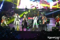 Foto Maliq and D Essentials