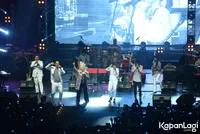 Foto Maliq and D Essentials