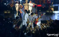 Foto Maliq and D Essentials