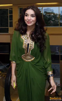 Foto Manohara Odelia Pinot