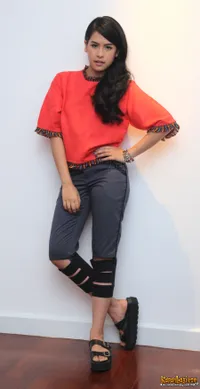 Foto Maudy Ayunda