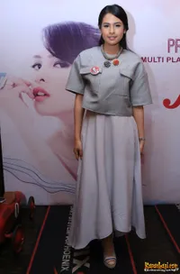 Foto Maudy Ayunda