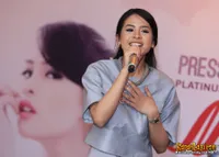 Foto Maudy Ayunda