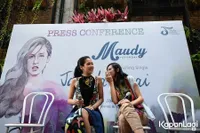 Foto Maudy Ayunda