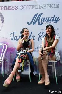 Foto Maudy Ayunda