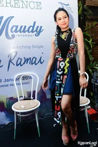 Foto Maudy Ayunda