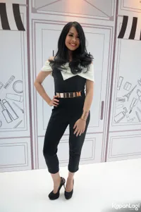 Foto Maudy Ayunda