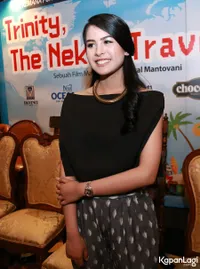 Foto Maudy Ayunda