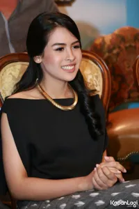 Foto Maudy Ayunda