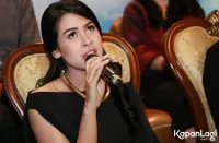 Foto Maudy Ayunda