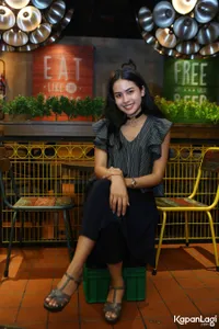 Foto Maudy Ayunda