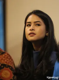 Foto Maudy Ayunda