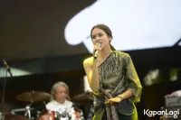Foto Maudy Ayunda