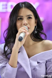 Foto Maudy Ayunda