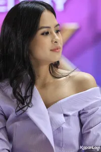 Foto Maudy Ayunda