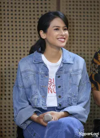 Foto Maudy Ayunda
