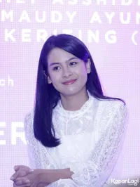 Foto Maudy Ayunda