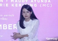 Foto Maudy Ayunda