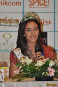 Foto Nadine Alexandra Dewi Ames