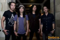 Foto Naki Band