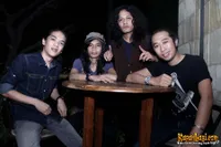 Foto Naki Band