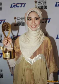 Foto Oki Setiana Dewi