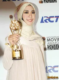 Foto Oki Setiana Dewi