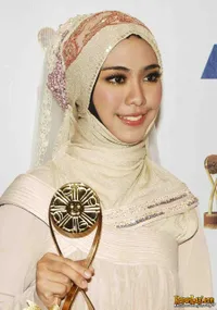 Foto Oki Setiana Dewi