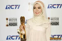 Foto Oki Setiana Dewi