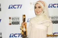 Foto Oki Setiana Dewi