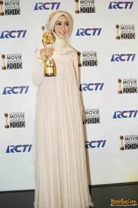 Foto Oki Setiana Dewi