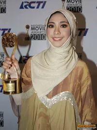 Foto Oki Setiana Dewi