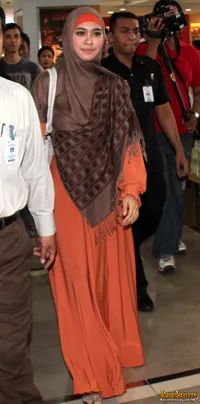 Foto Oki Setiana Dewi