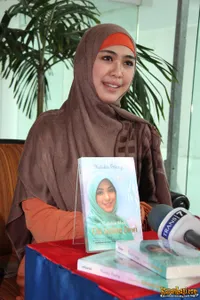 Foto Oki Setiana Dewi