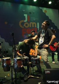 Foto Orkes Pensil Alis Young Lex