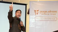 Foto Pandji Pragiwaksono