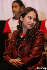 Foto Pevita Pearce