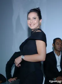 Foto Pevita Pearce